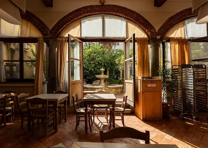 Hostel Archi Rossi